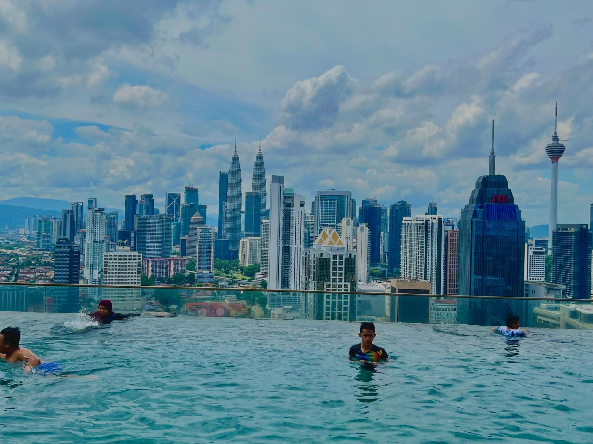 Regalia Service Suites Klcc Skypool Куала-Лумпур Экстерьер фото